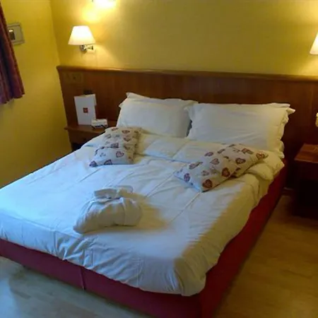 Отель Ih Mont Blanc 4*