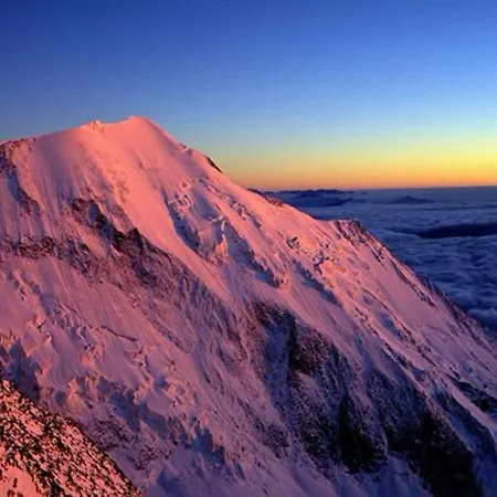 Отель Ih Mont Blanc