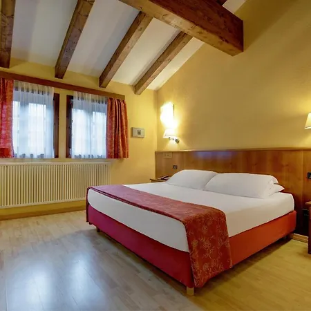 호텔 Ih Mont Blanc 4*